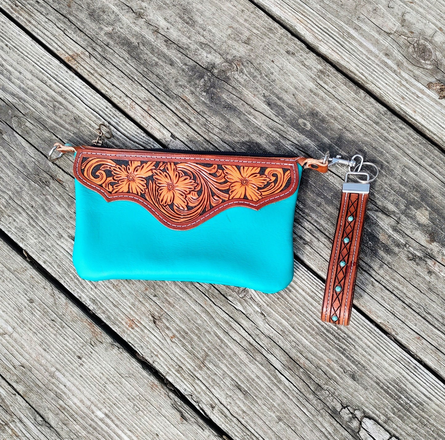 Wristlet clutch